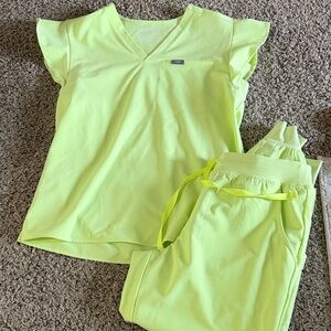 Sea mist natal flutter sleeve top and Zamora petite jogger pants